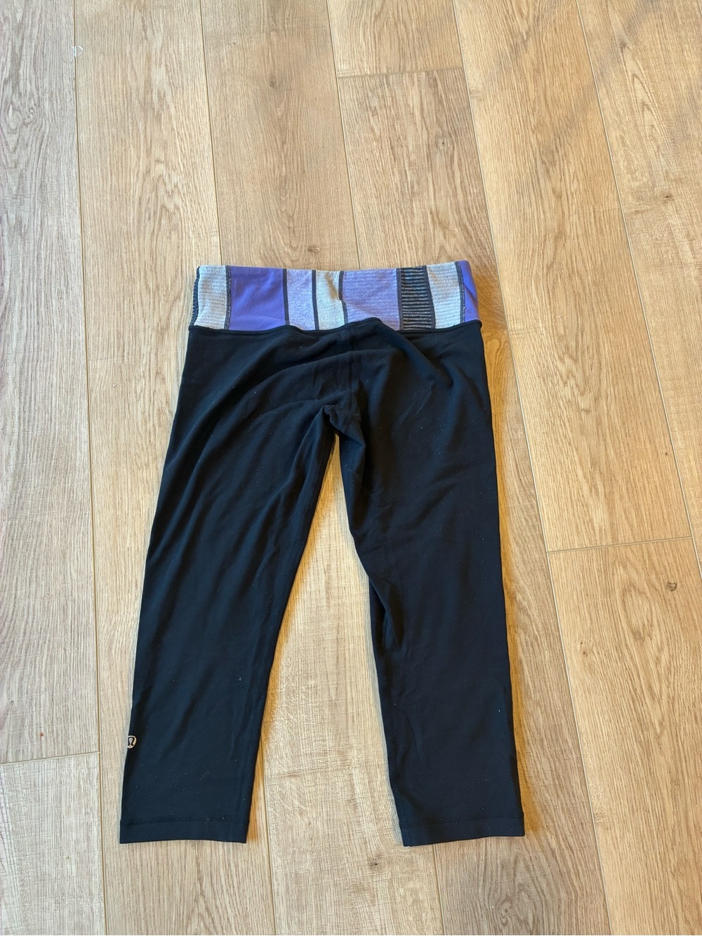 Vintage Y2K Lululemon lowrise black ankle crop leggings w purple stripe waist 8